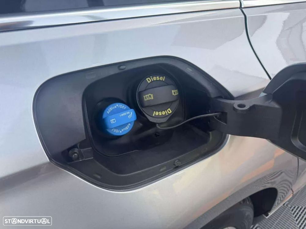 VW Passat Variant 2.0 TDi R-Line DSG - 25