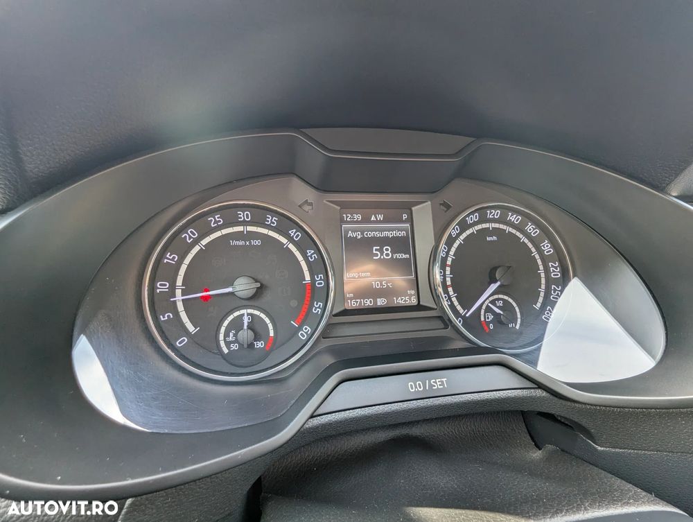 Skoda Octavia 2.0 TDI DSG RS - 6