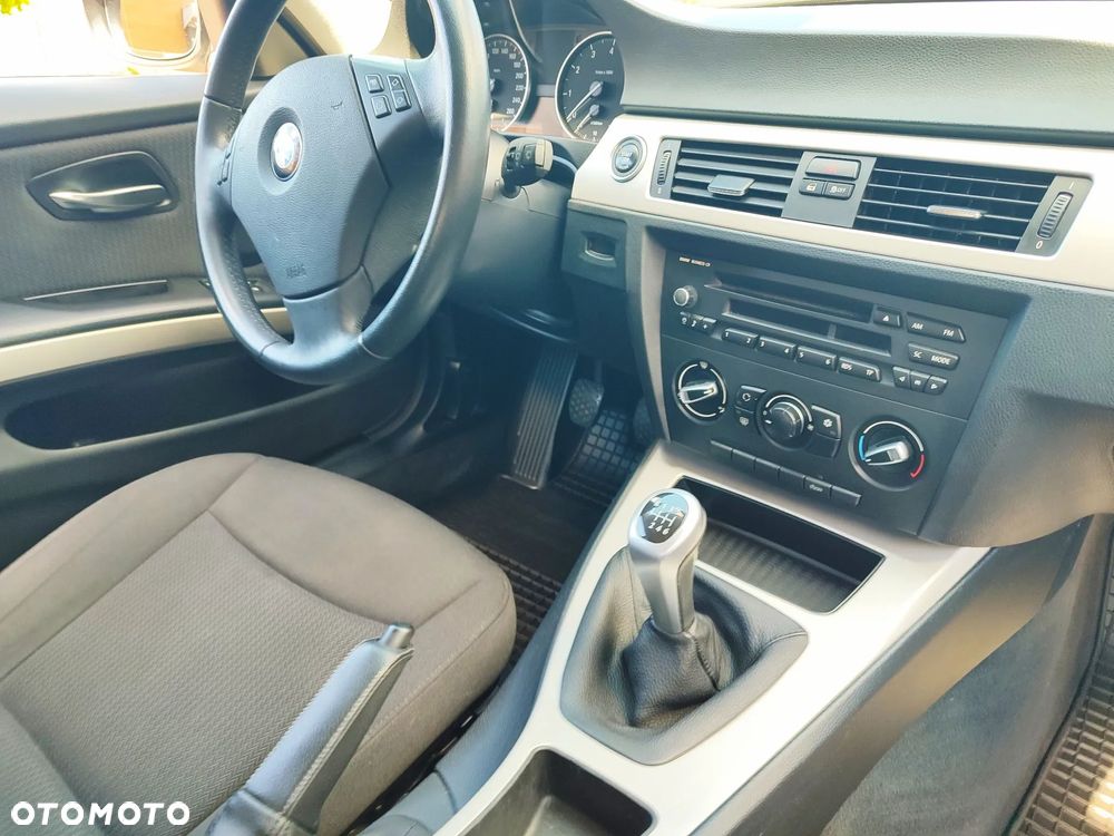 BMW Seria 3 320i - 7