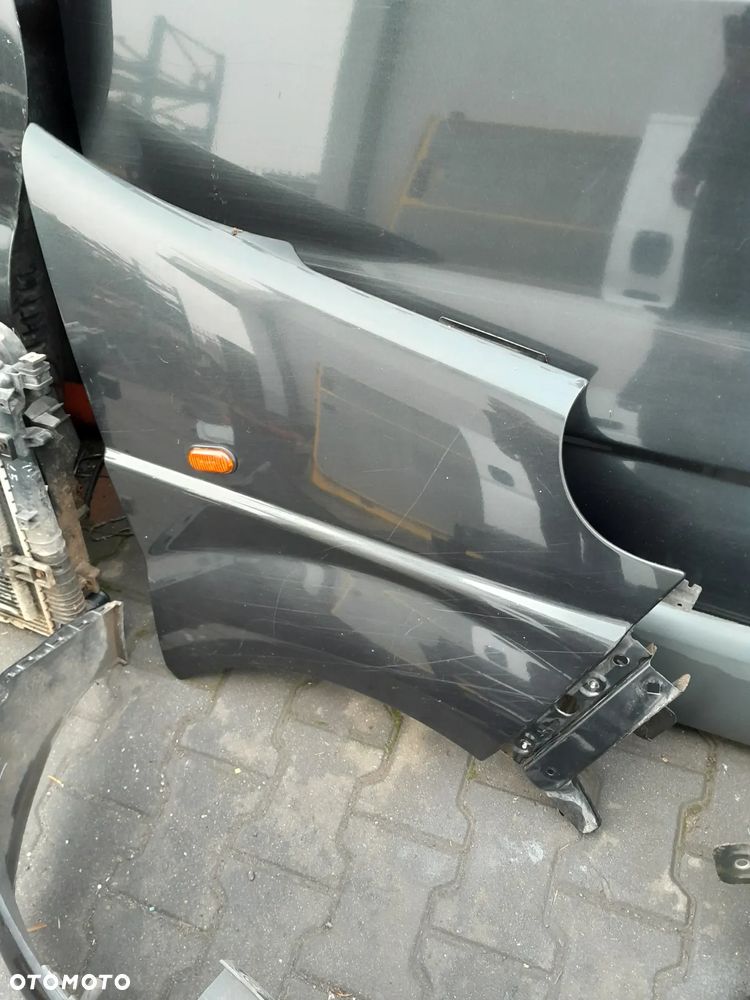 Błotnik prawy Opel Vivaro 08r - 1