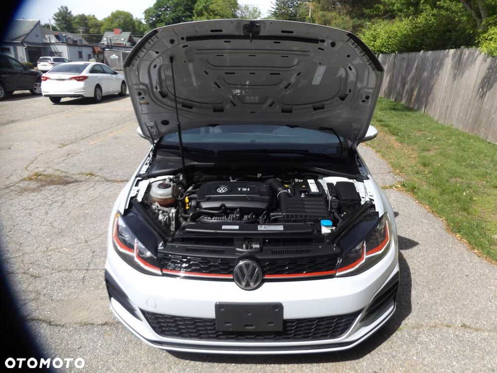 Volkswagen Golf - 6