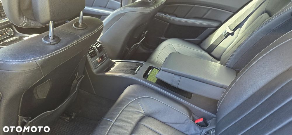 Mercedes-Benz CLS 500 4-Matic BlueEff - 24