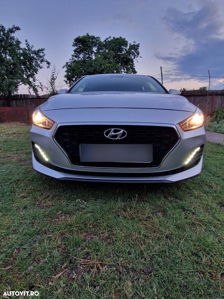 Hyundai i30 1.4 100CP 5DR M/T Highway - 1