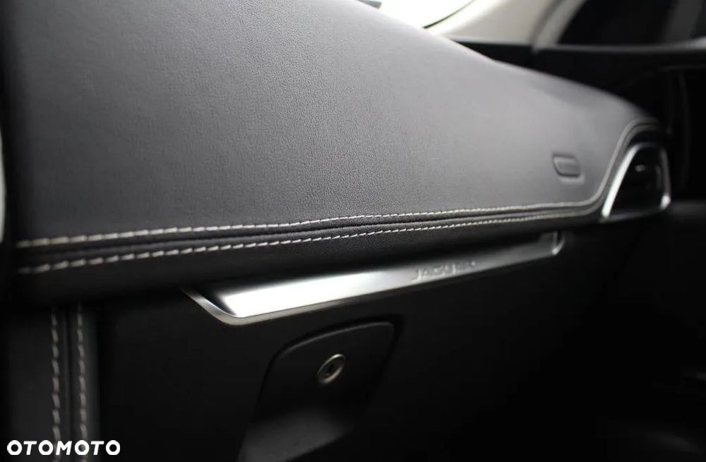 Jaguar F-Pace 2.0 i4D AWD R-Sport - 32