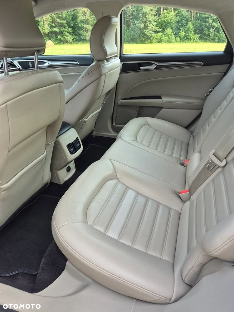 Ford Fusion - 17