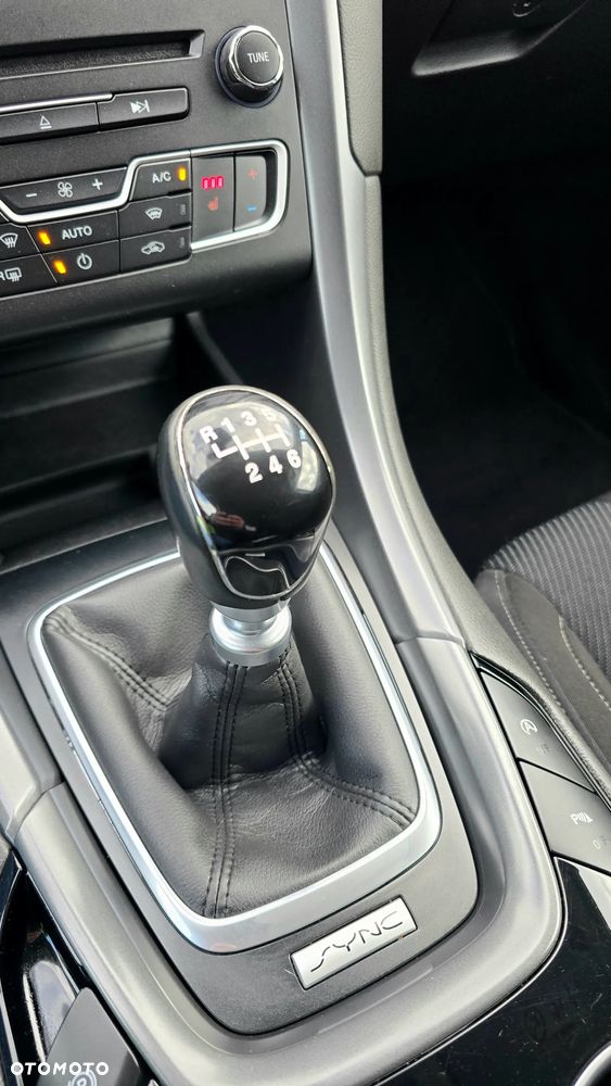 Ford Mondeo 2.0 TDCi Allrad Trend - 28