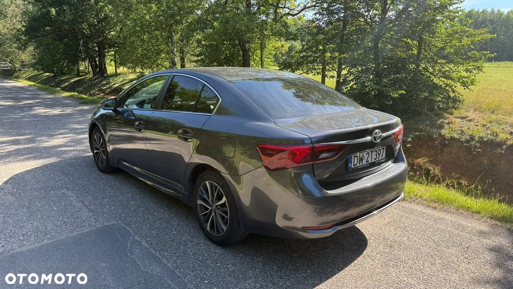 Toyota Avensis 1.8 Premium - 4