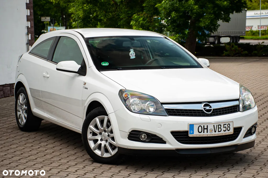 Opel Astra GTC 1.6 - 8