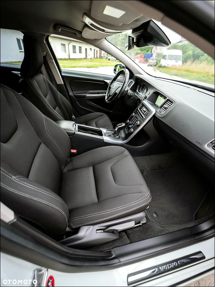 Volvo V60 Cross Country - 36