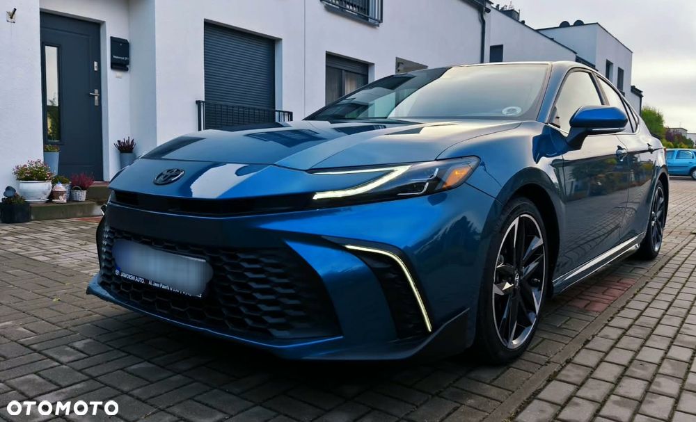 Toyota Camry - 25