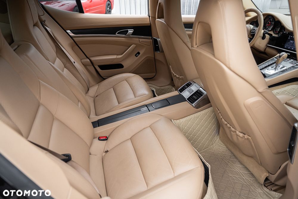 Porsche Panamera 4 PDK Platinum Edition - 29