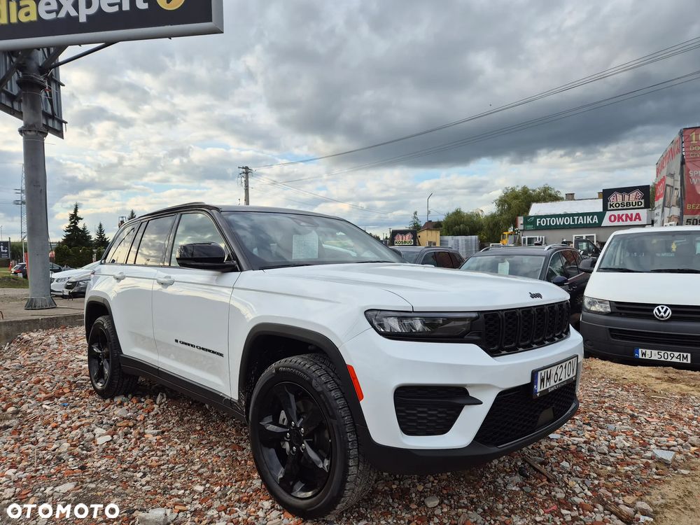 Jeep Grand Cherokee - 23