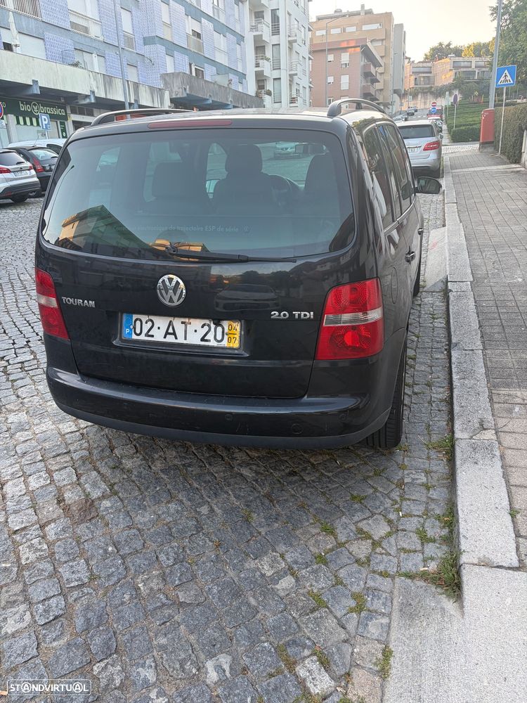 VW Touran 2.0 TDI Highline 5L - 3