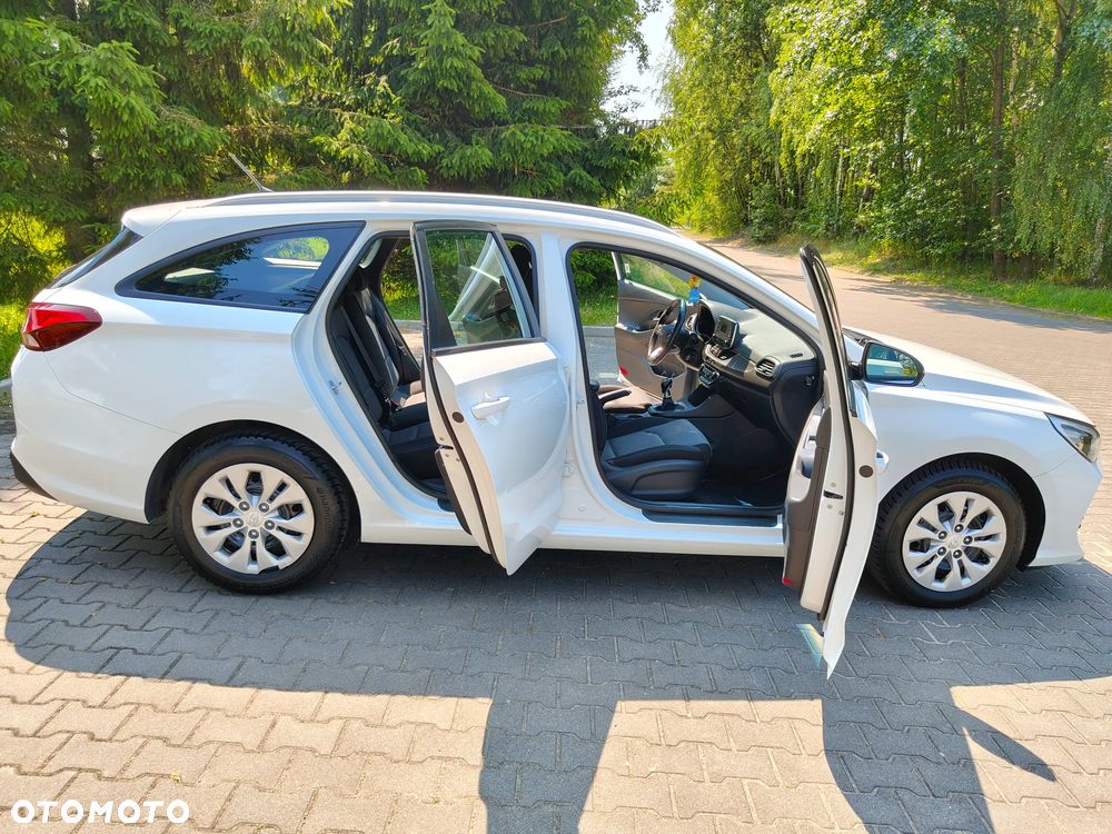 Hyundai i30 1.6 D Classic + - 31