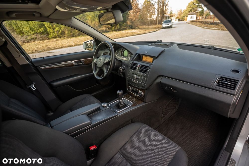 Mercedes-Benz Klasa C 180 BlueEFFICIENCY Elegance - 36