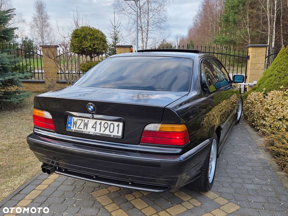 BMW Seria 3 323i - 10