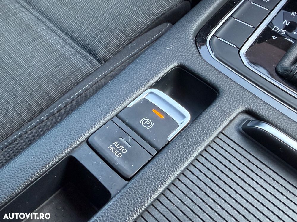 Volkswagen Passat 2.0 TDI SCR DSG Business - 35