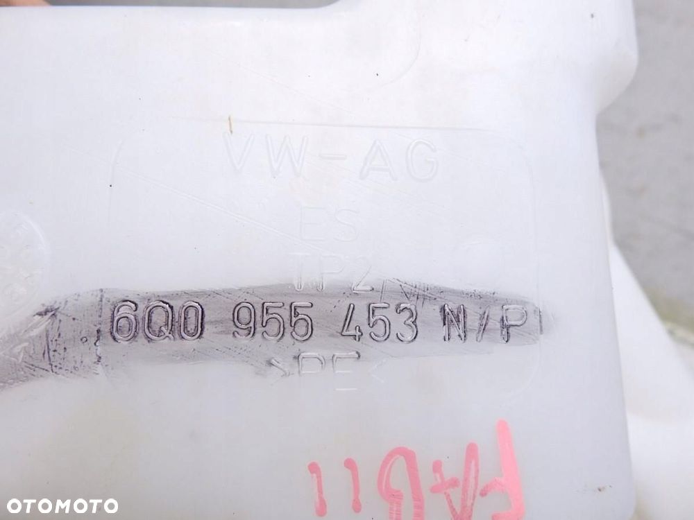 ZBIORNICZEK SPRYSKIWACZY SKODA FABIA II 1.9 TDI 6Q0955453 - 6