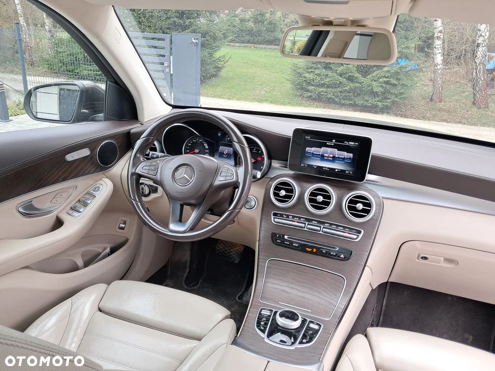 Mercedes-Benz GLC 250 4Matic 9G-TRONIC AMG Line - 10