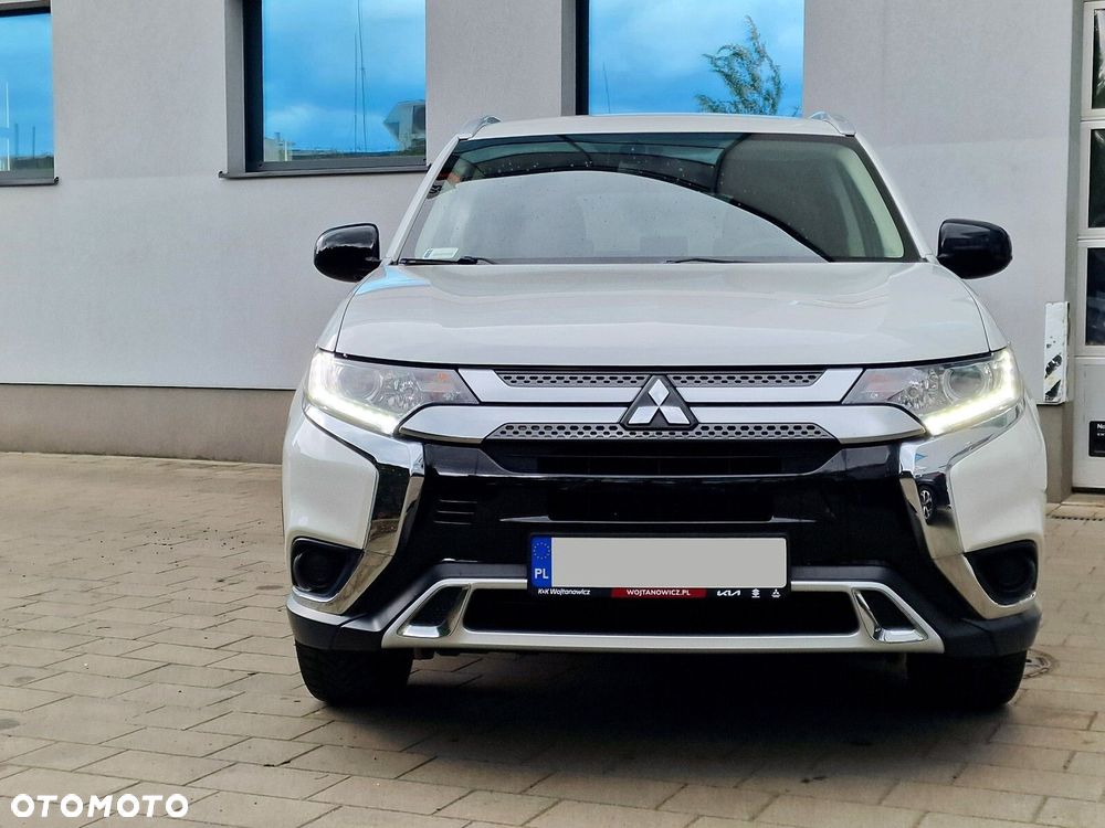 Mitsubishi Outlander 2.0 Invite + 2WD - 2