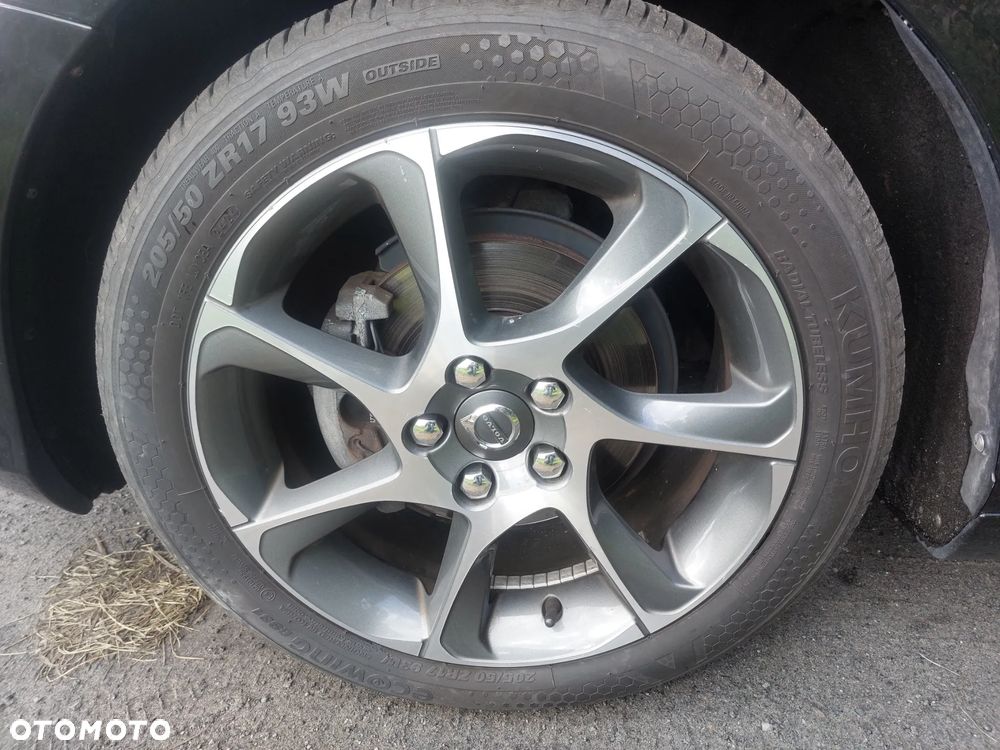 Volvo V40 - 40