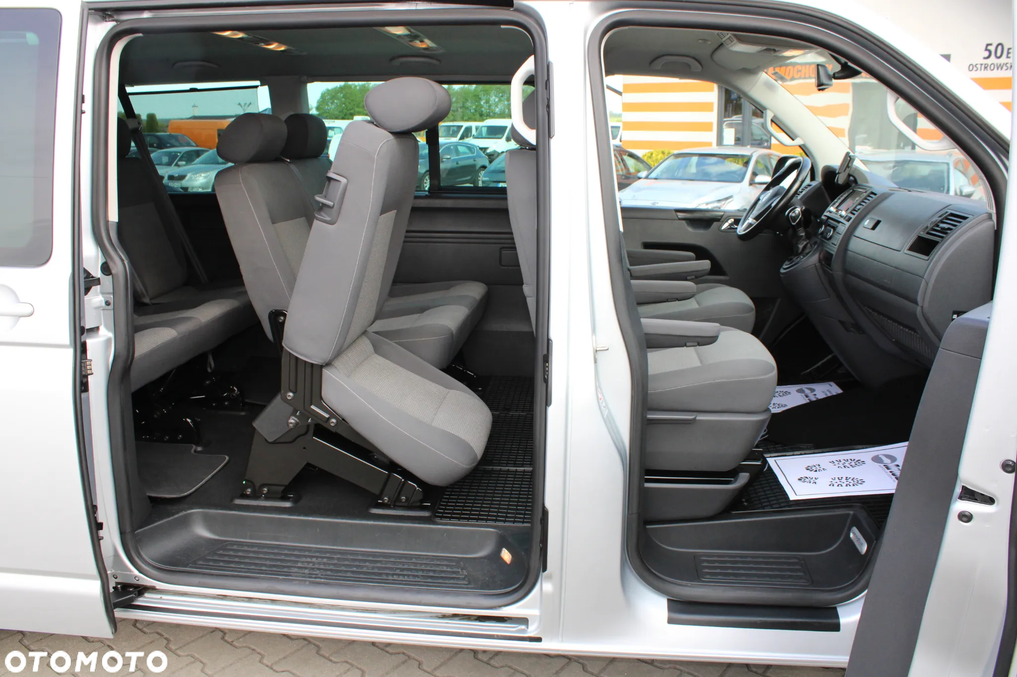 Volkswagen Caravelle - 28
