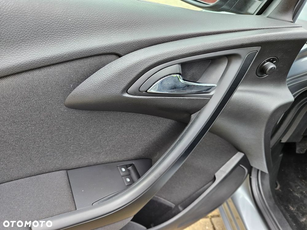 Opel Astra IV 1.6 CDTI Essentia - 13