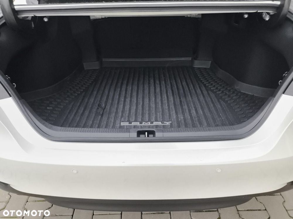 Toyota Camry 2.5 Hybrid Executive CVT - 13