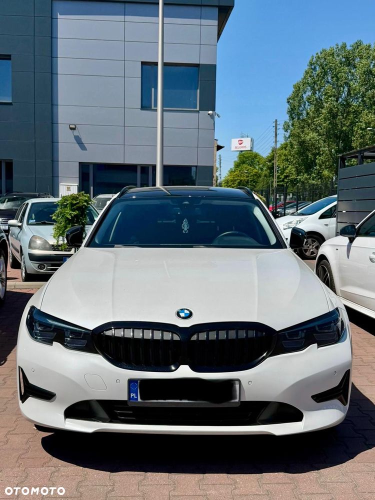 BMW Seria 3 318d M Sport Shadow - 4