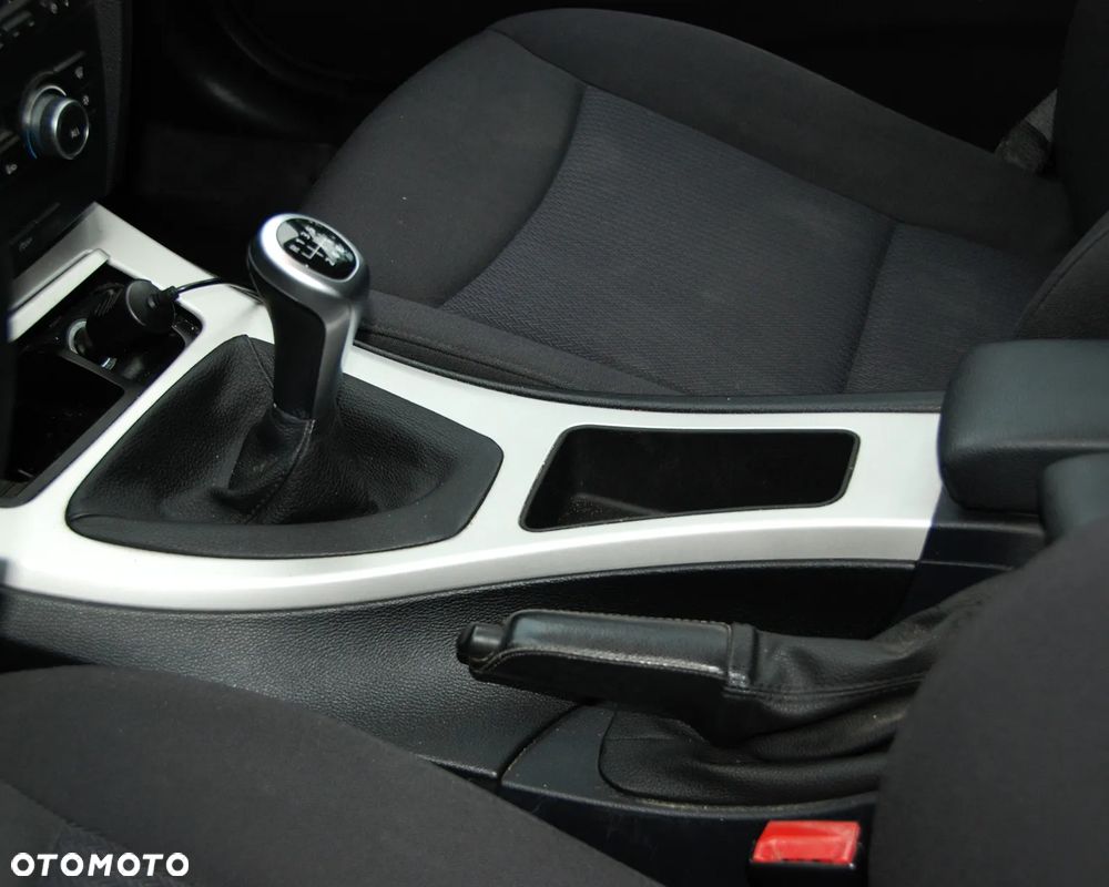 BMW Seria 3 318i - 8