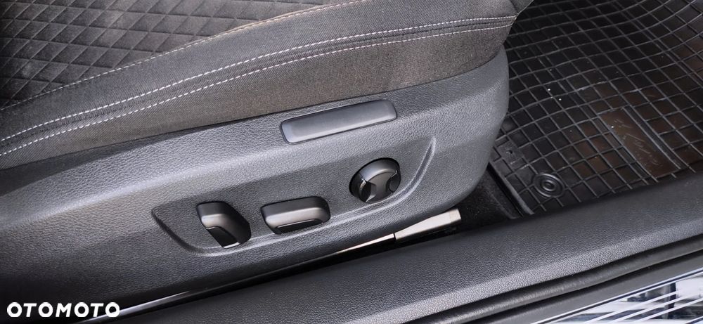 Skoda Superb 2.0 TDI DSG Ambition - 24