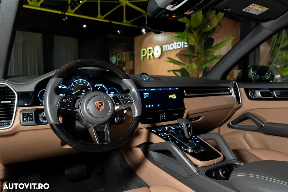Porsche Cayenne - 30