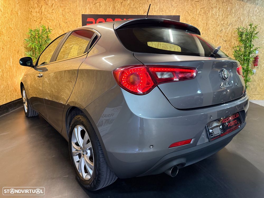 Alfa Romeo Giulietta 1.6 JTDm Veloce - 17