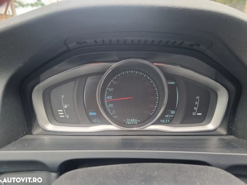 Volvo V60 D6 Plug-In-Hybrid AWD Geartronic Summum - 13