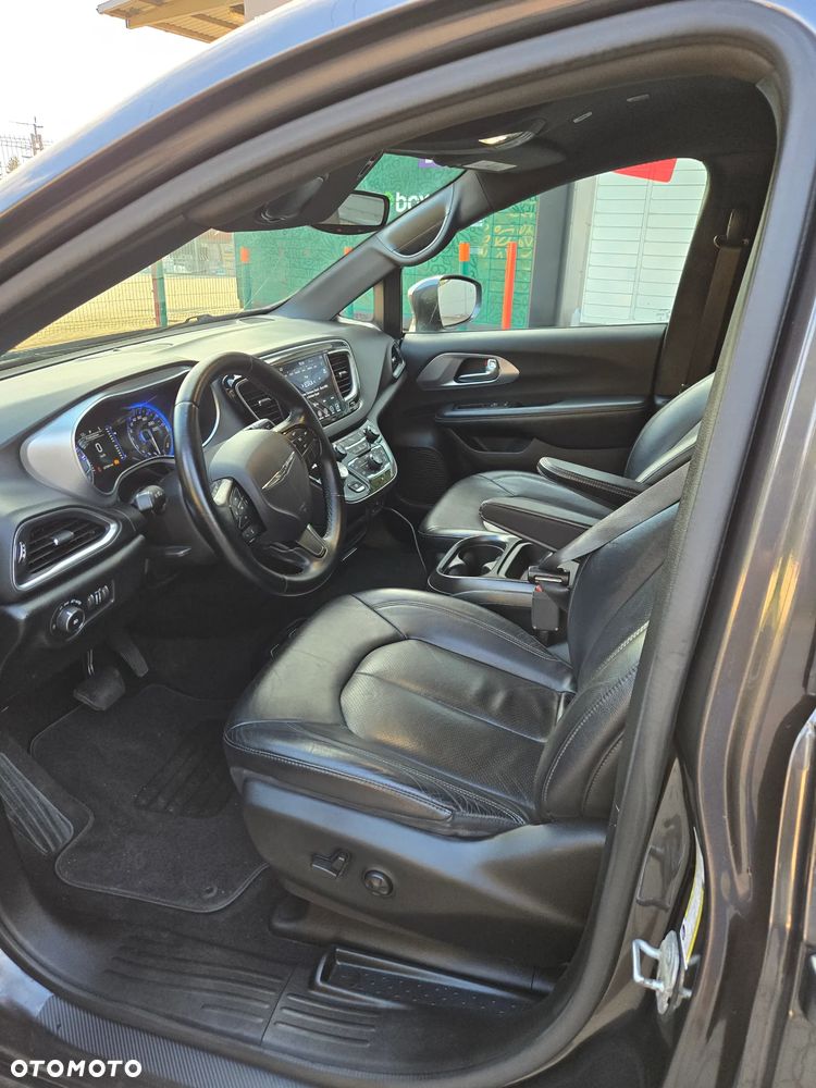 Chrysler Pacifica - 11
