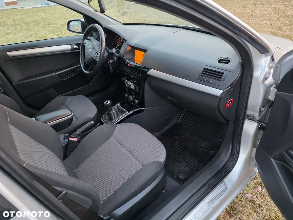 Opel Astra 1.7 CDTI DPF 150 Jahre - 13