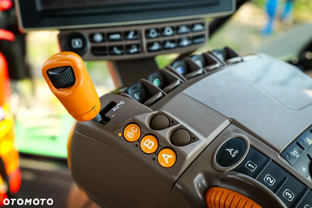 John Deere 6215R - 24