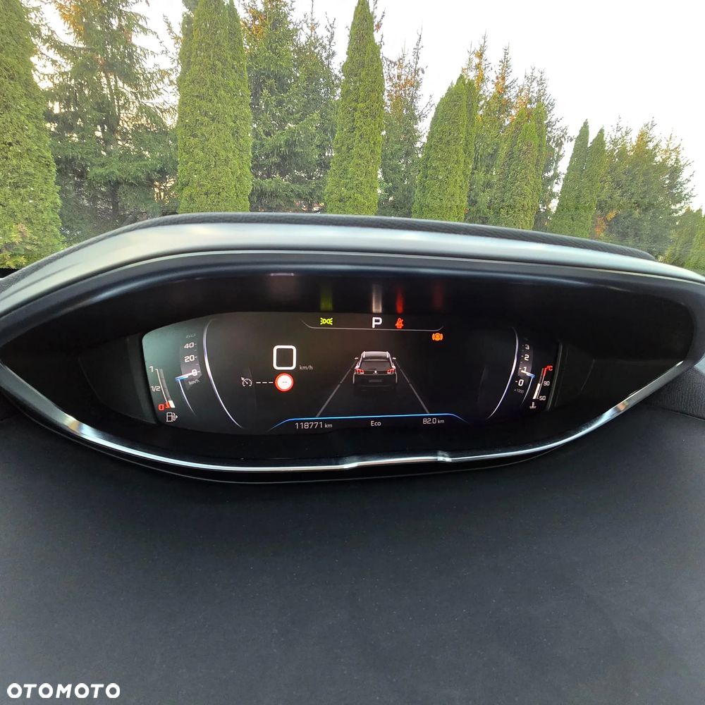 Peugeot 5008 PureTech 130 EAT8 Stop & Start Roadtrip - 36