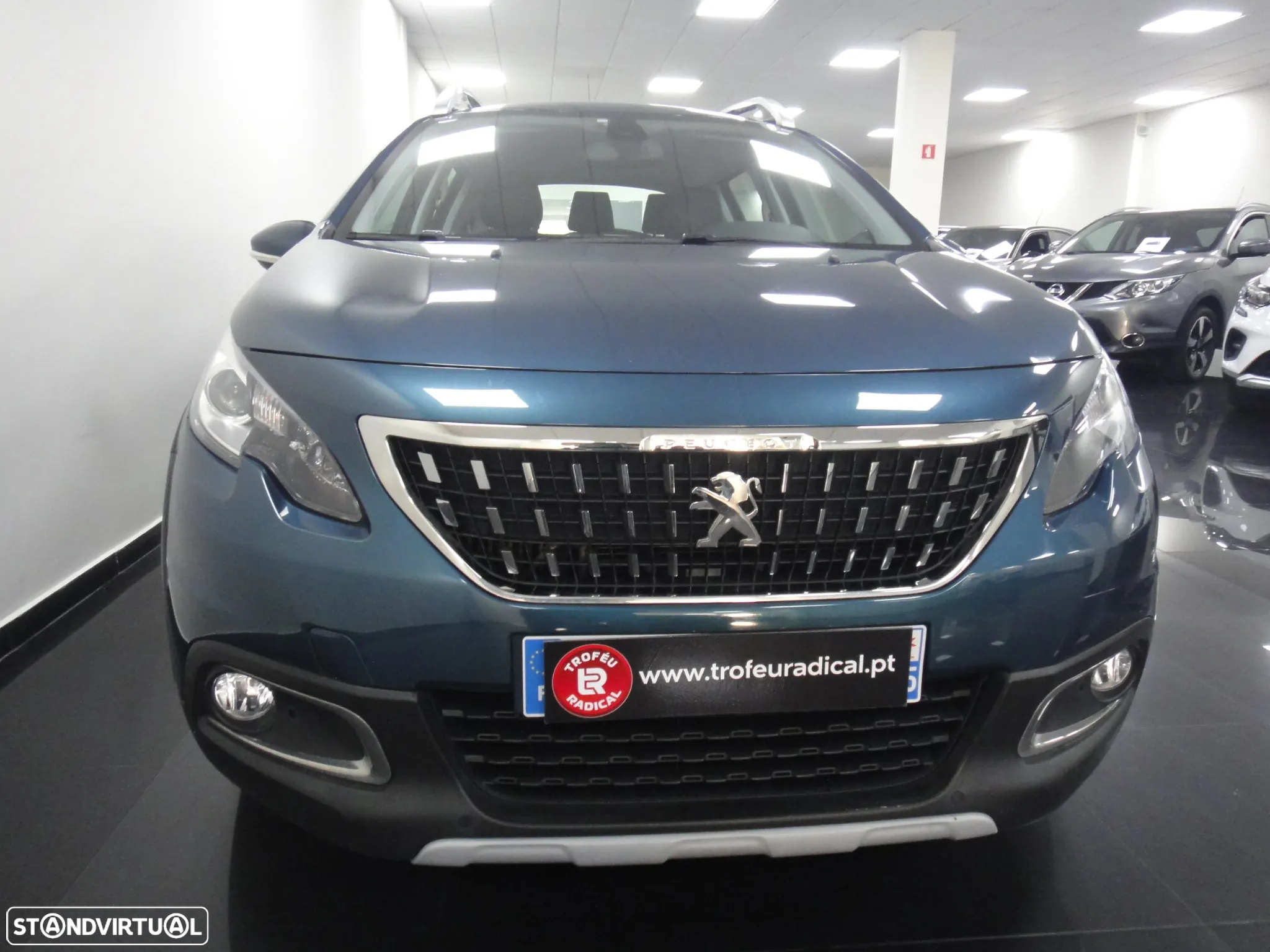 Peugeot 2008 1.2 PureTech Allure EAT6 - 3
