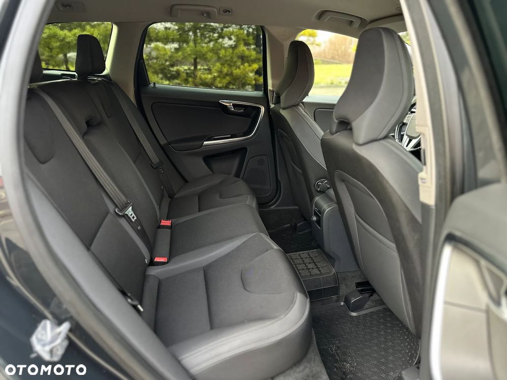 Volvo XC 60 D3 Momentum - 24