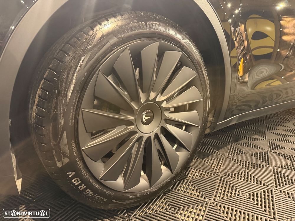 Tesla Model Y Long Range Dual Motor AWD - 9