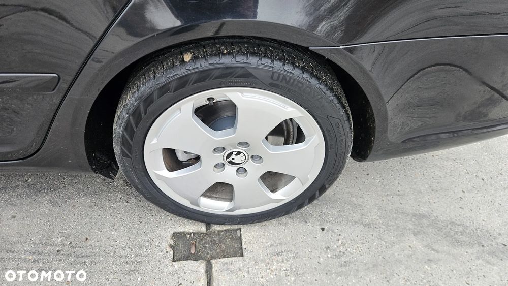 Skoda Octavia 2.0 TDI CR DPF RS - 26