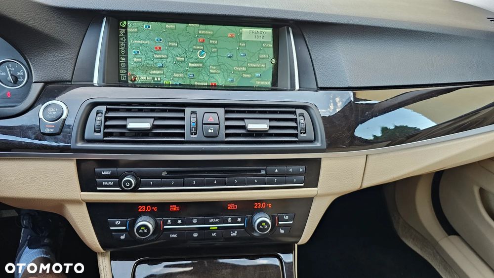 BMW Seria 5 528i xDrive Sport-Aut Luxury Line - 35