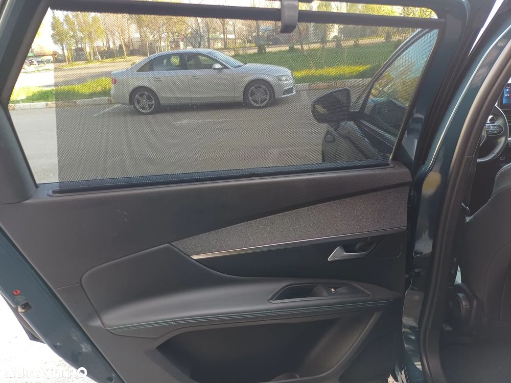 Peugeot 5008 1.2L 136 e-DCS6 MHEV Allure Pack - 22