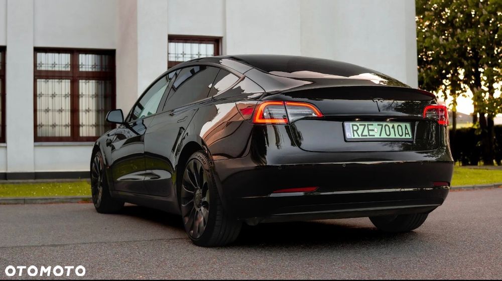 Tesla Model 3 - 5