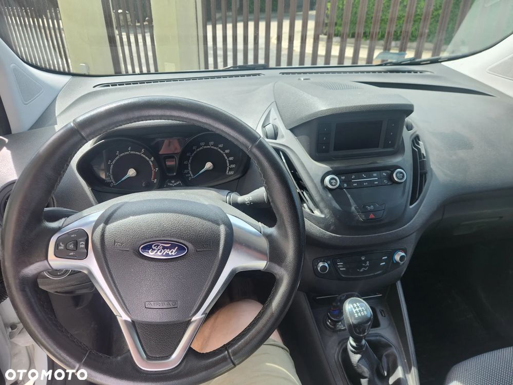 Ford Transit courier - 12