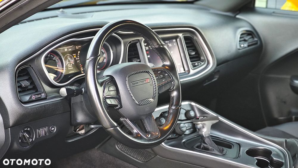 Dodge Challenger 6.4 Scat Pack - 34