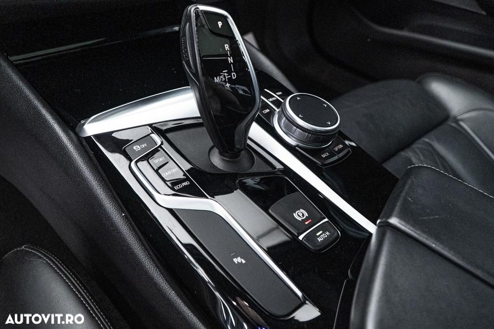 BMW Seria 5 530i Aut. Sport Line - 37