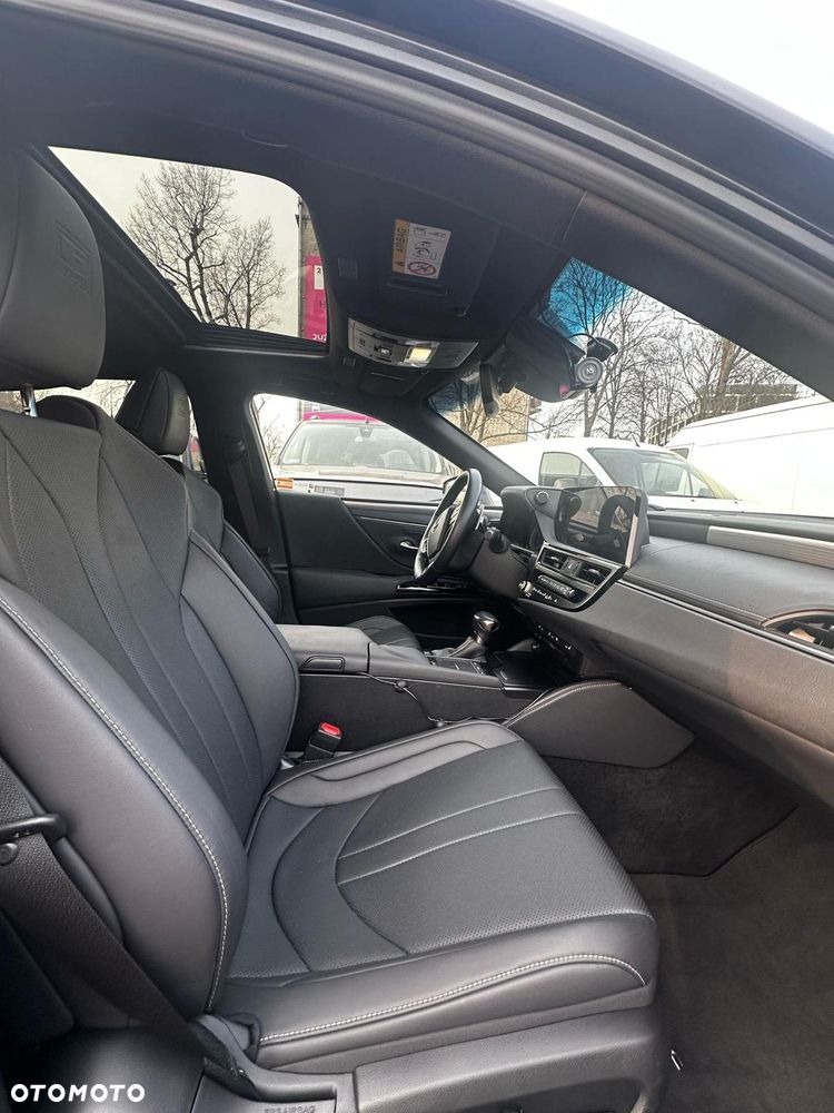 Lexus ES 300h F Sport Edition - 4