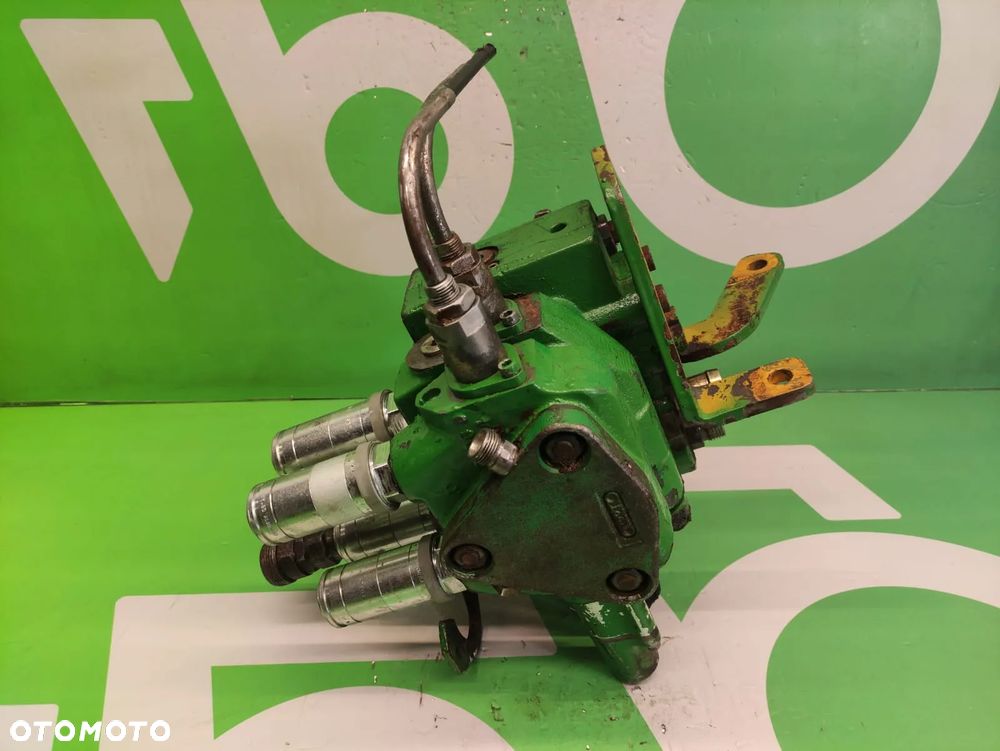 Rozdzielacz hydrauliczny HUSCO RE239127 AL119219 John Deere 6800 - 7